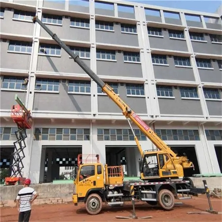 盐边高楼层玻璃吊装